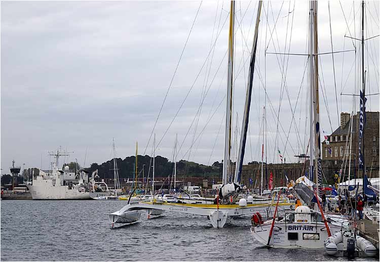 monocoquede60piedsbritairskipperarmelleclachetdevantgitana12trimaran60pieds.jpg